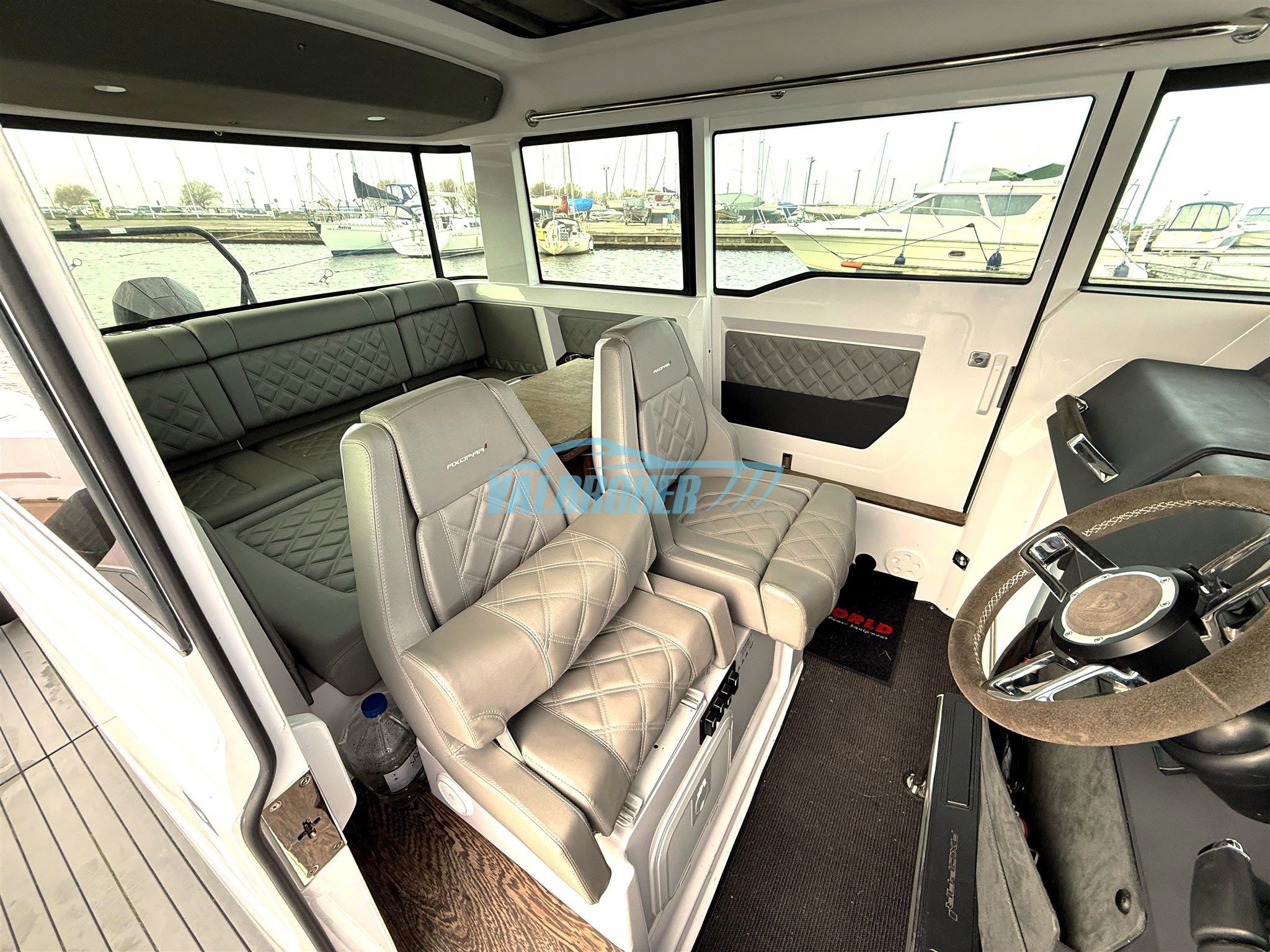 Axopar 37 XC Cross Cabin · 2020 zu verkaufen – Andere Region — Foto 3