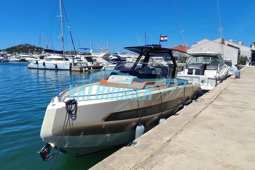 Invictus GT320 · 2023 in vendita in Altra zona — foto 3