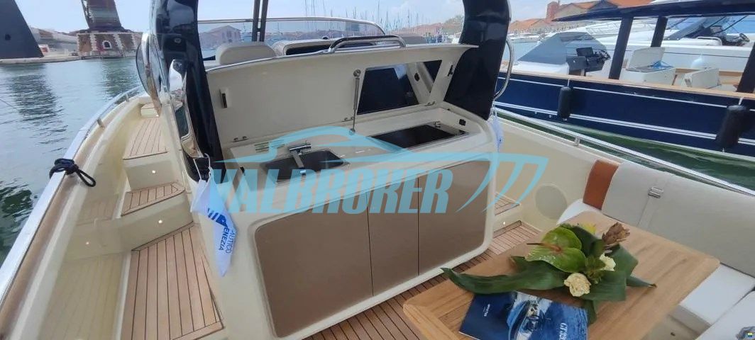 Invictus GT320 · 2023 in vendita in Altra zona — foto 9