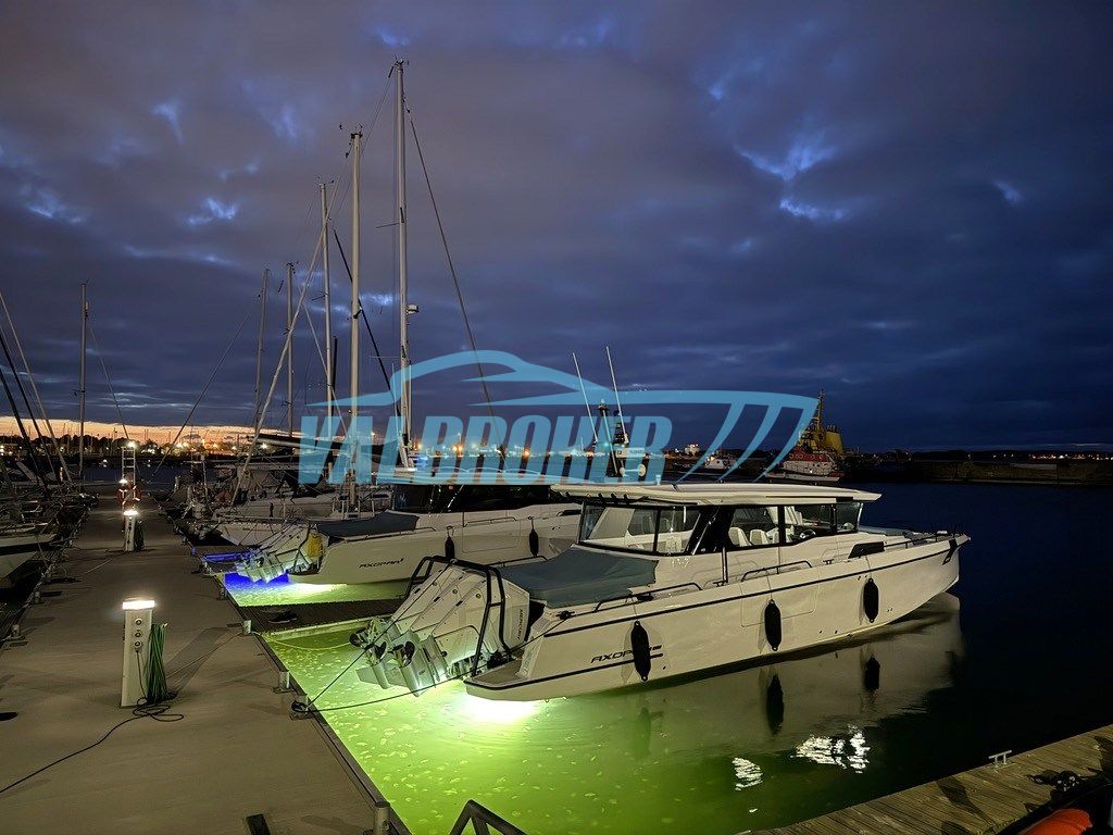 Axopar 45 Cross Cabin · 2025 zu verkaufen – Andere Region — Foto 5
