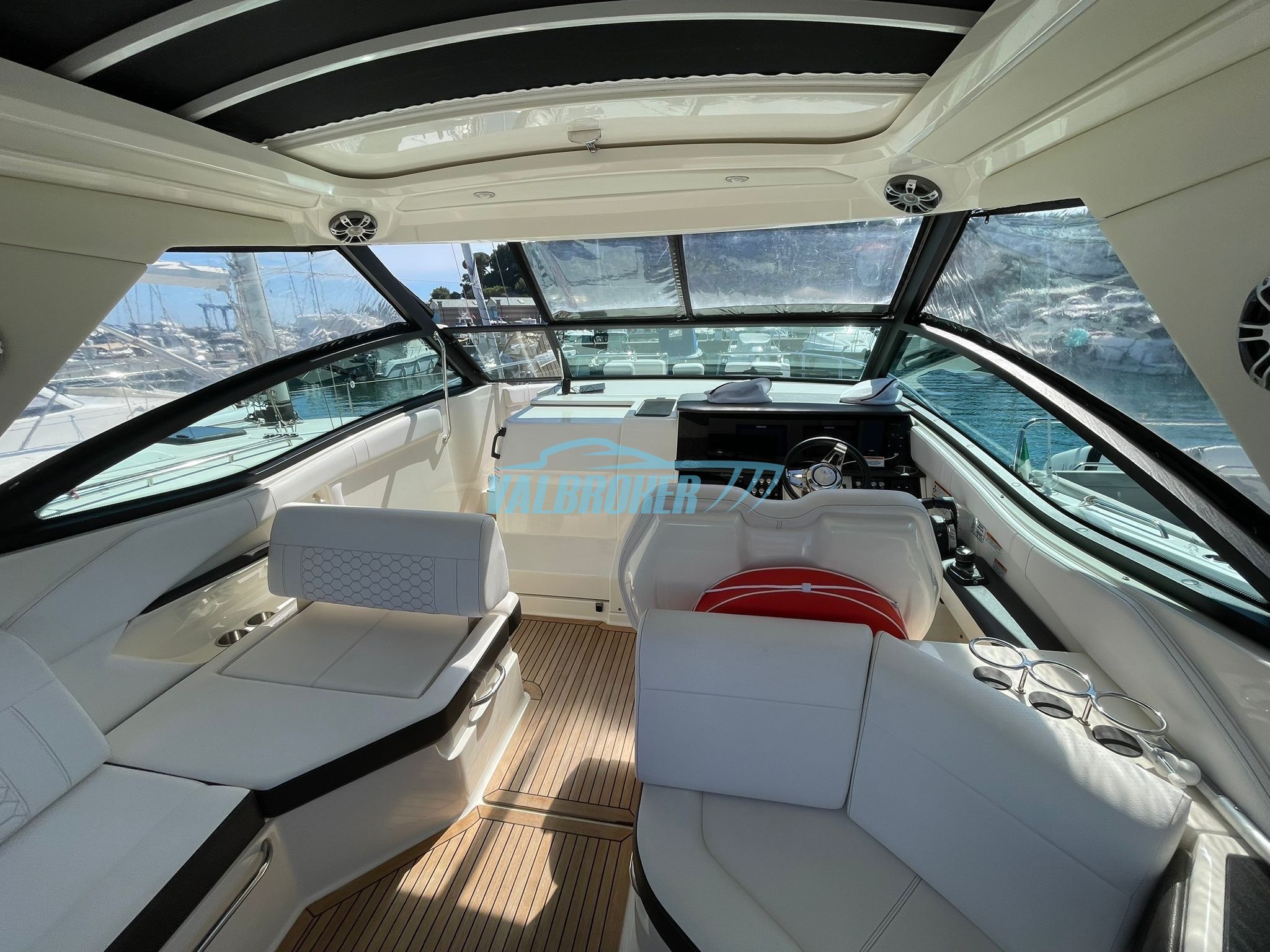 Sea Ray 320 Sundancer · 2018 for sale in Other area — photo 3