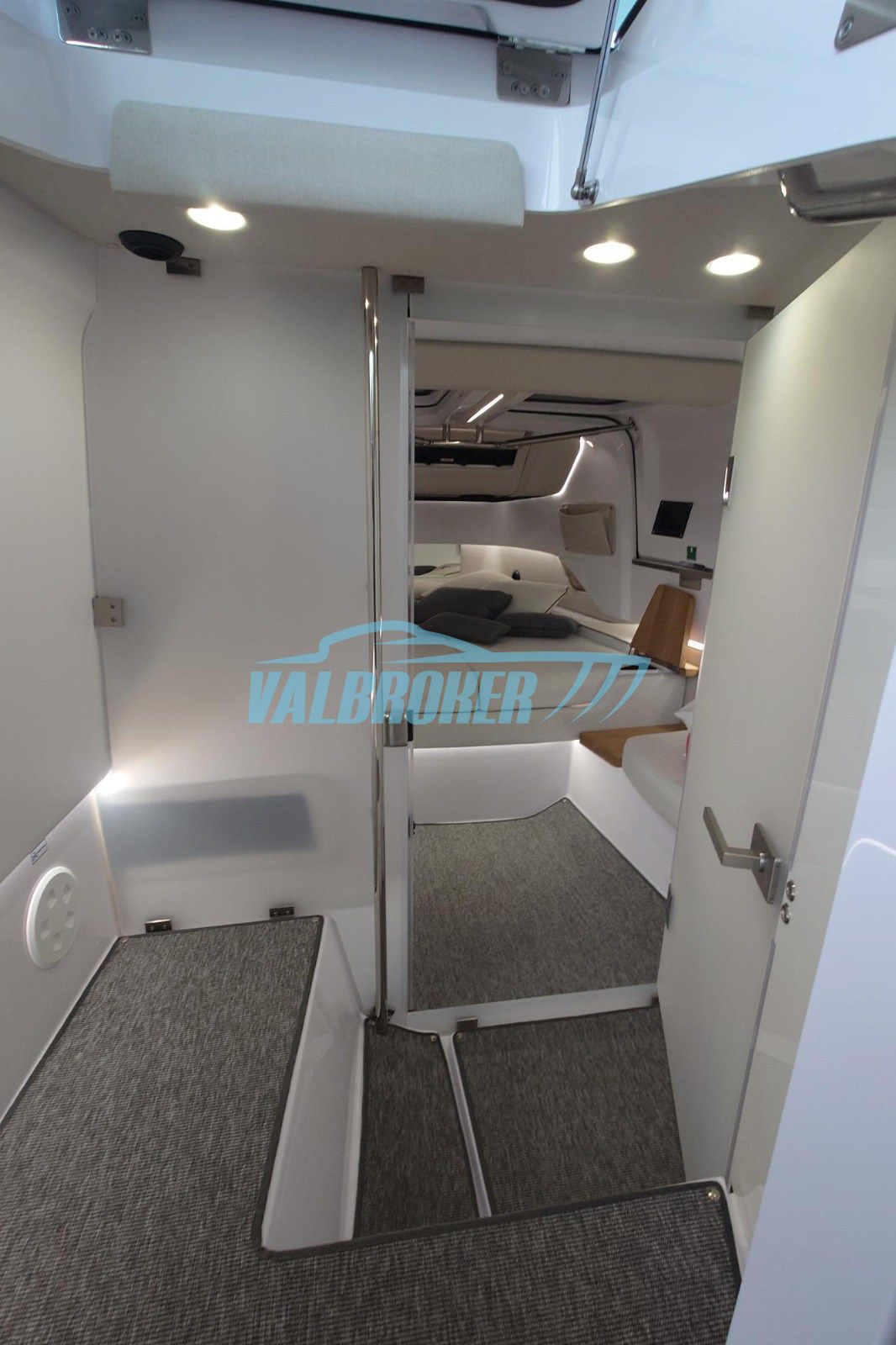 Axopar 37 XC Cross Cabin · 2025 zu verkaufen – Andere Region — Foto 5