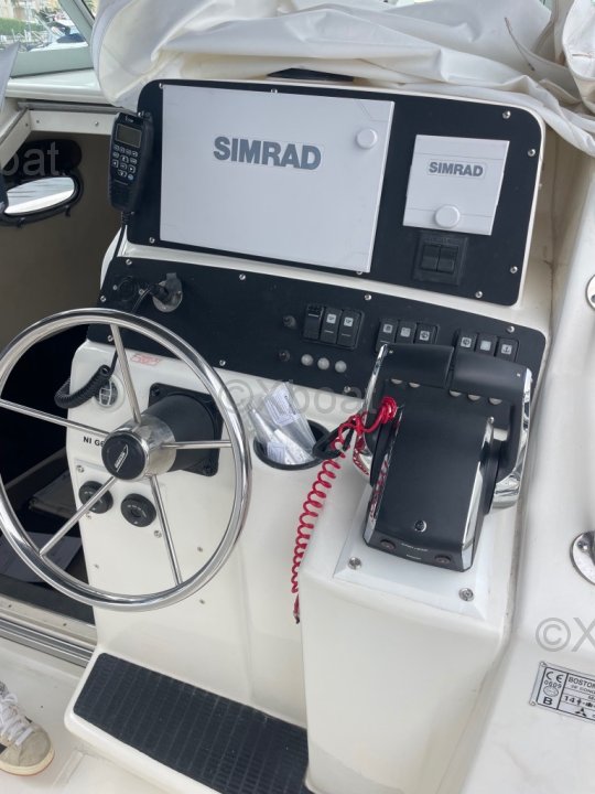 Boston Whaler 28 Outrage · 2000 à vendre – Côte d'Azur — photo 3