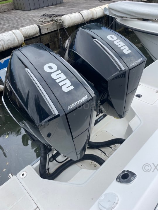 Boston Whaler 28 Outrage · 2000 à vendre – Côte d'Azur — photo 7