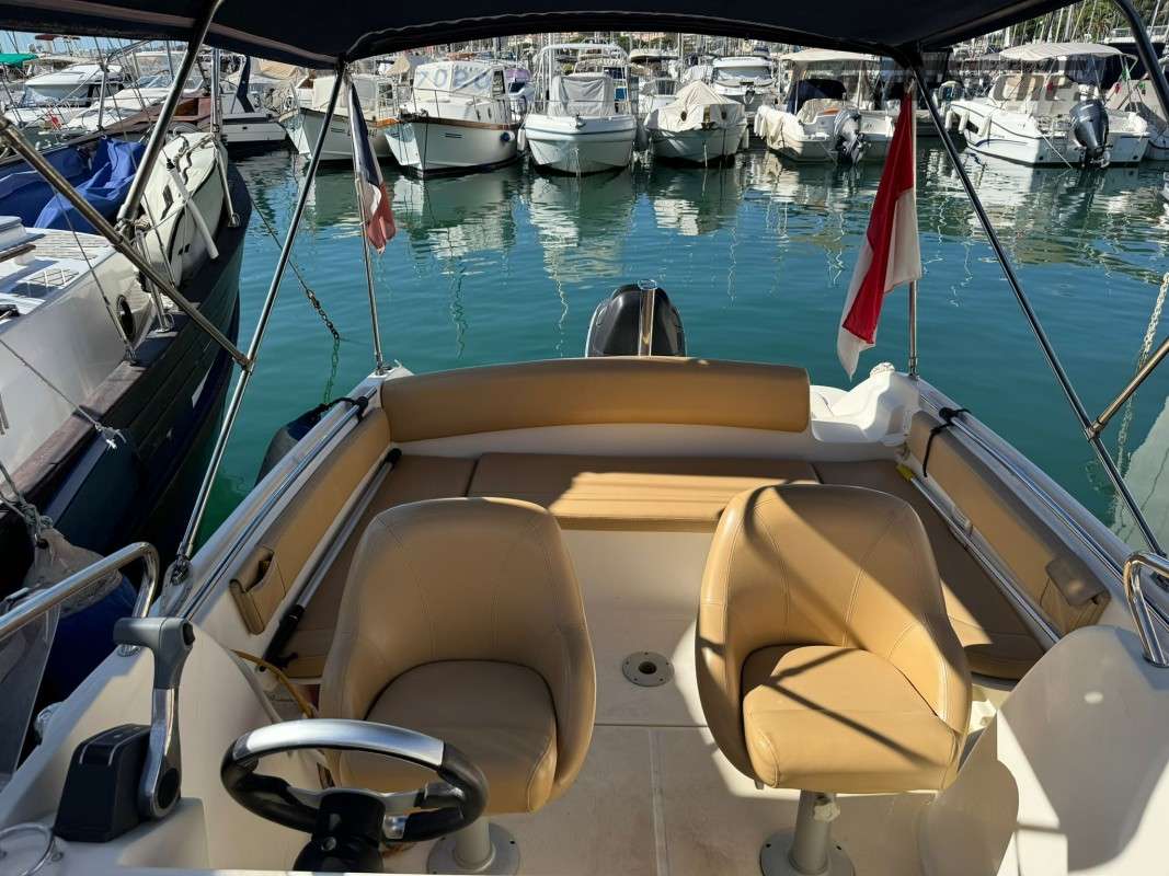 Jeanneau Cap Camarat 715 WA · 2006 in vendita in Costa Azzurra — foto 7