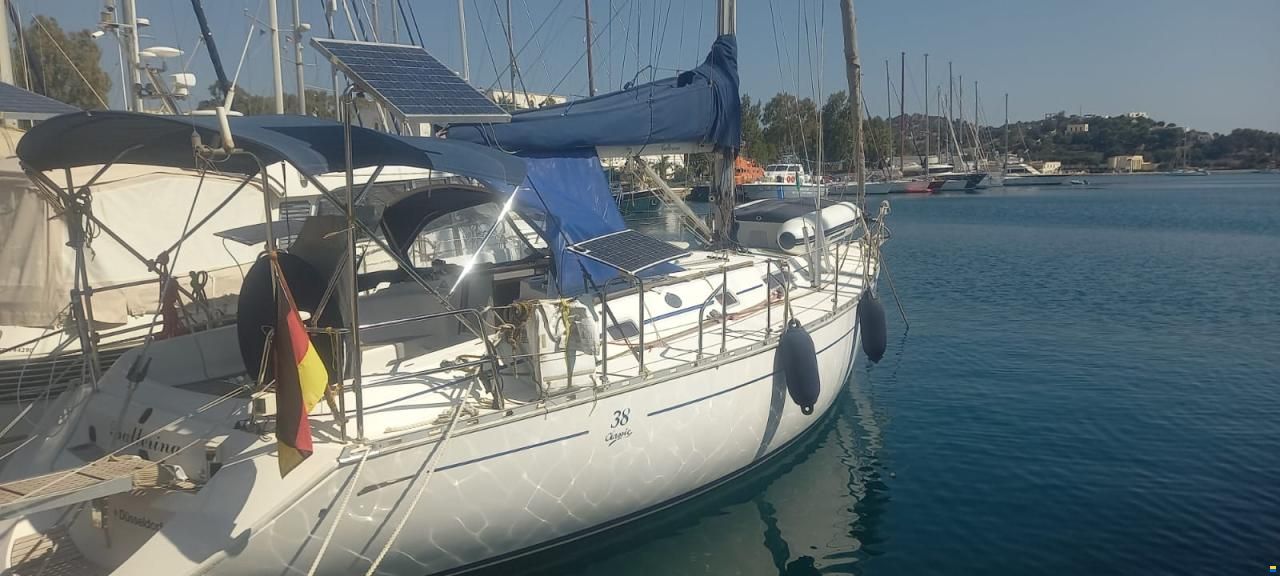 Dufour 38 Classic · 2002 for sale in Cyclades & Dodecanese — photo 2