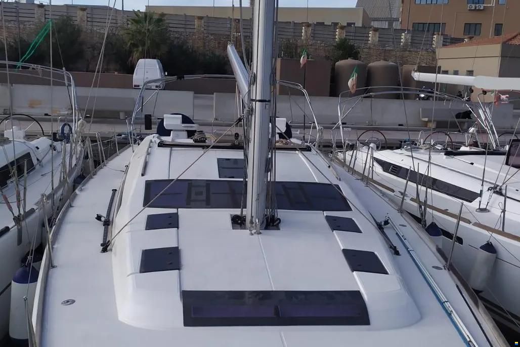 Dufour 520 · 2019 in vendita in Sicilia — foto 1