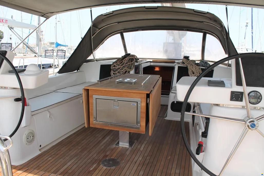 Dufour 520 · 2019 in vendita in Sicilia — foto 5