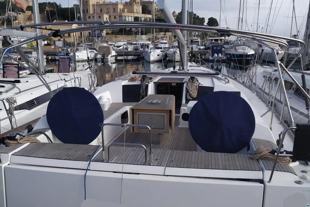 Dufour 520 · 2019 in vendita in Sicilia — foto 6
