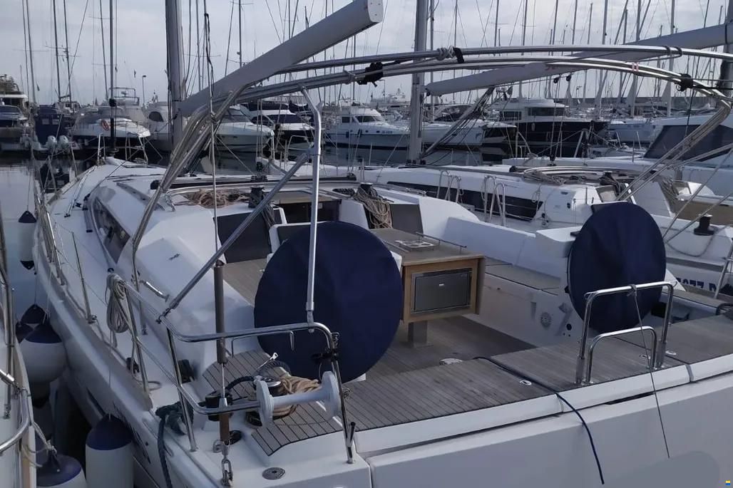 Dufour 520 · 2019 in vendita in Sicilia — foto 7