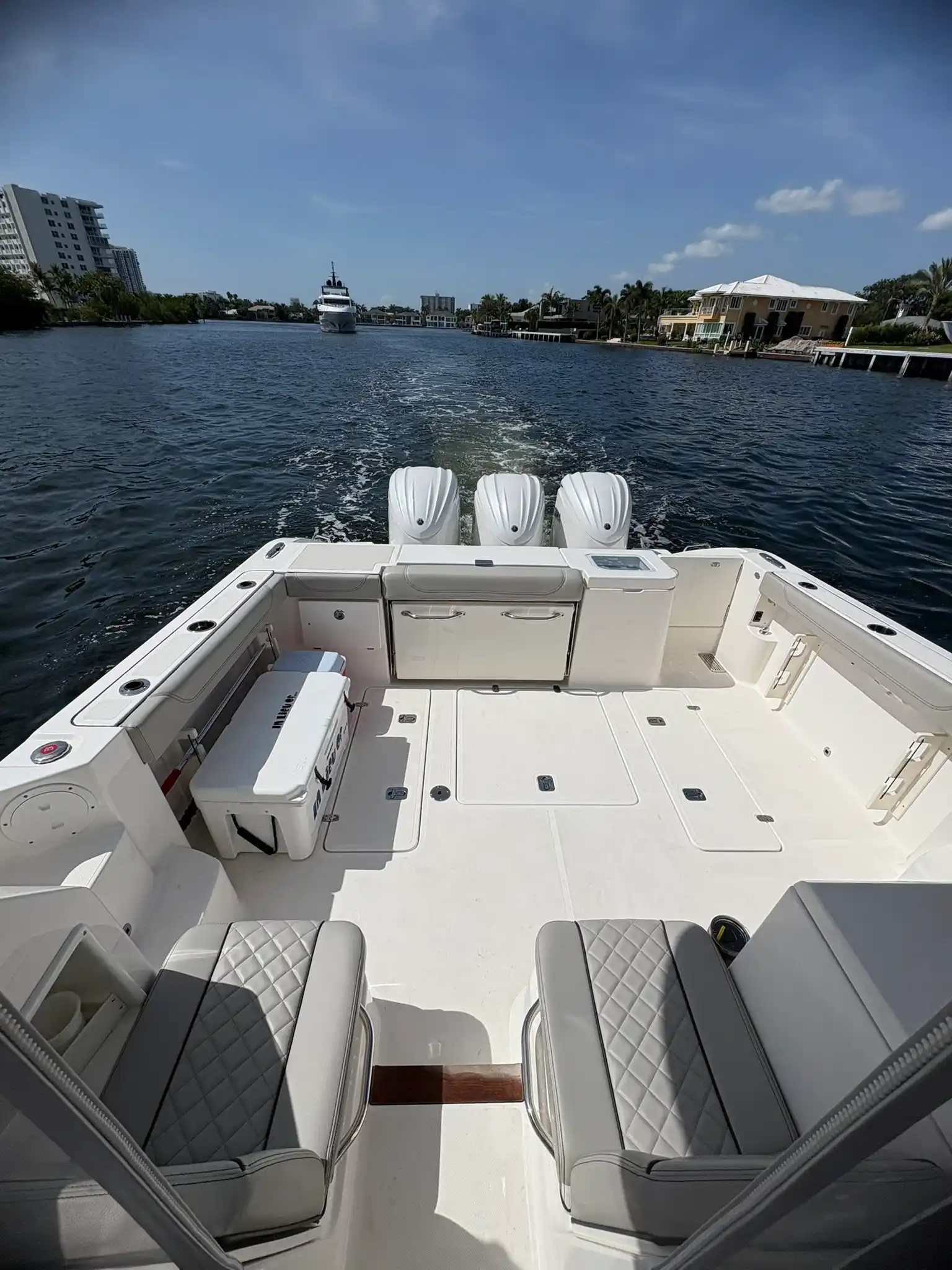 Pursuit OS 355 · 2024 for sale in Caribbean — photo 2
