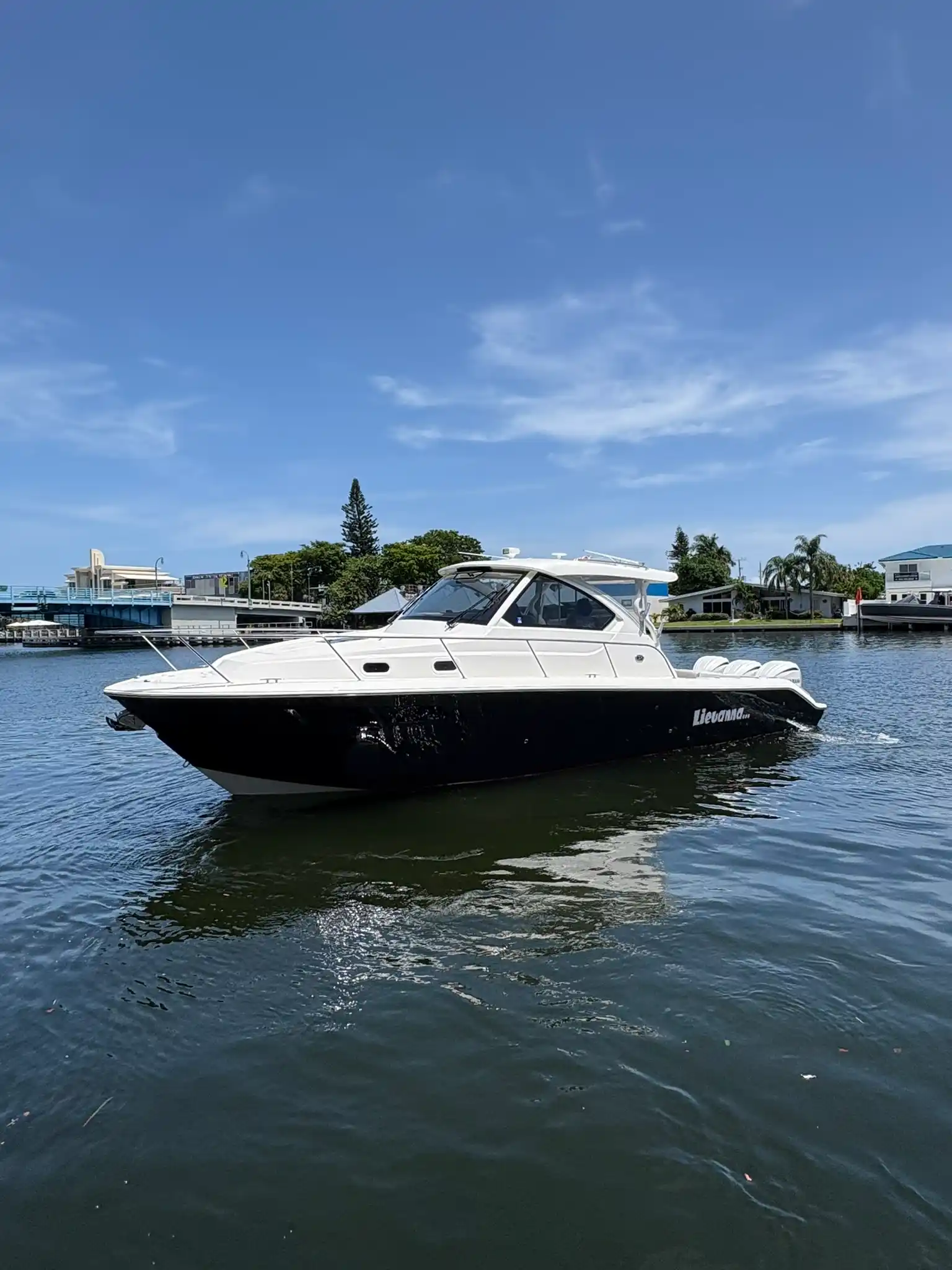 Pursuit OS 355 · 2024 for sale in Caribbean — photo 5